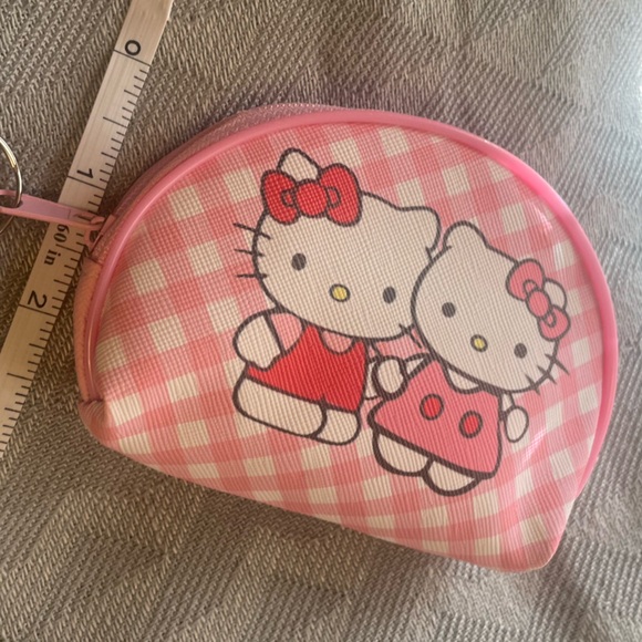 Accessories - Hello Kitty Keychain Zip Pouch (1)